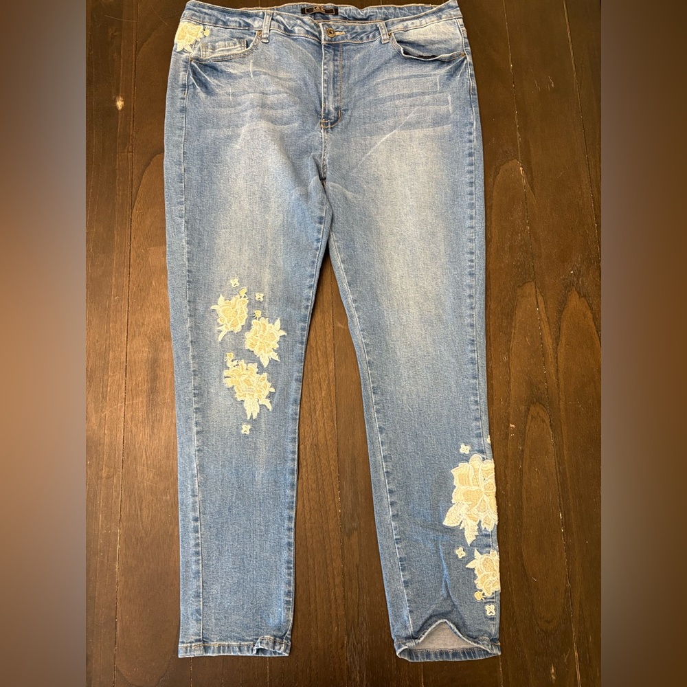 L&B Light Blue Skinny Jeans with Cream Floral Design